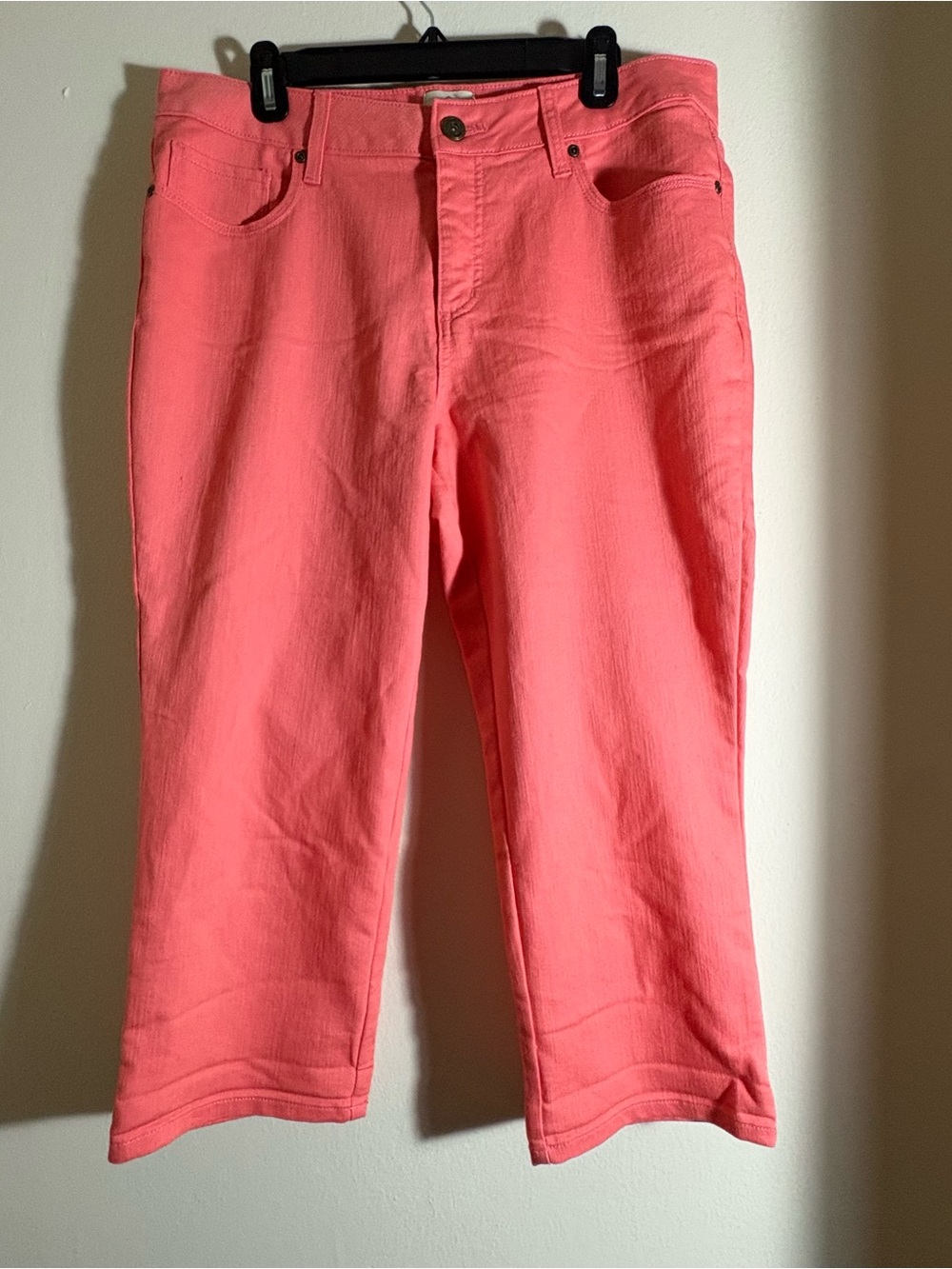 Women’s St. John's Bay Coral Pink Capris Size 14